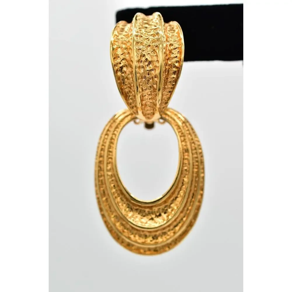 Avon Vintage Chunky Clip On Earrings Textured Dangle Gold Knocker Signed BinBK